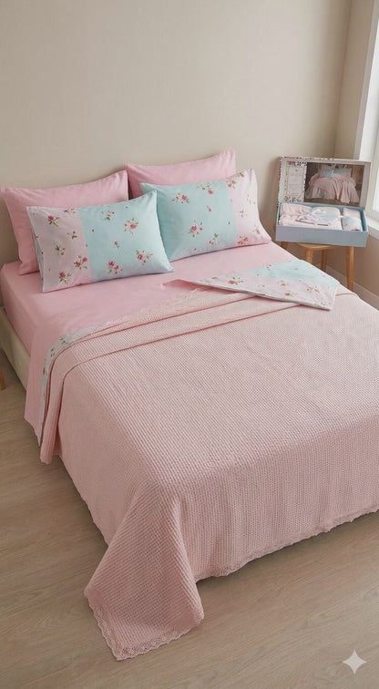 Prekrivač posteljina 100% pamuk 4/1 (prekrivač 210×230 cm + čaršaf 240×260 cm + 2 jastučnice 50×70 cm) – bračni krevet.