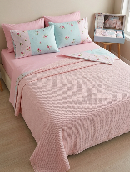 Prekrivač posteljina 100% pamuk 4/1 (prekrivač 210×230 cm + čaršaf 240×260 cm + 2 jastučnice 50×70 cm) – bračni krevet.