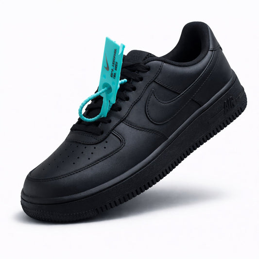 Nike Air Force 1 Triple Black Classic